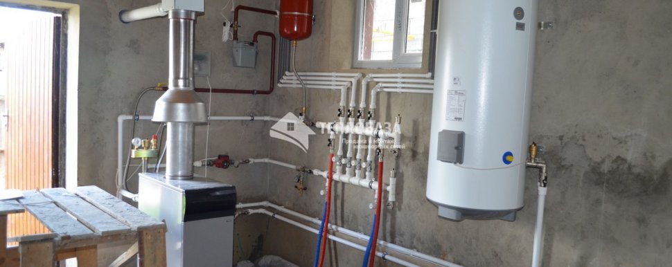 Напольный газовый котел и бойлер