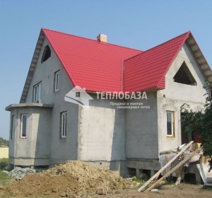 Коттедж с красной крышей гусево