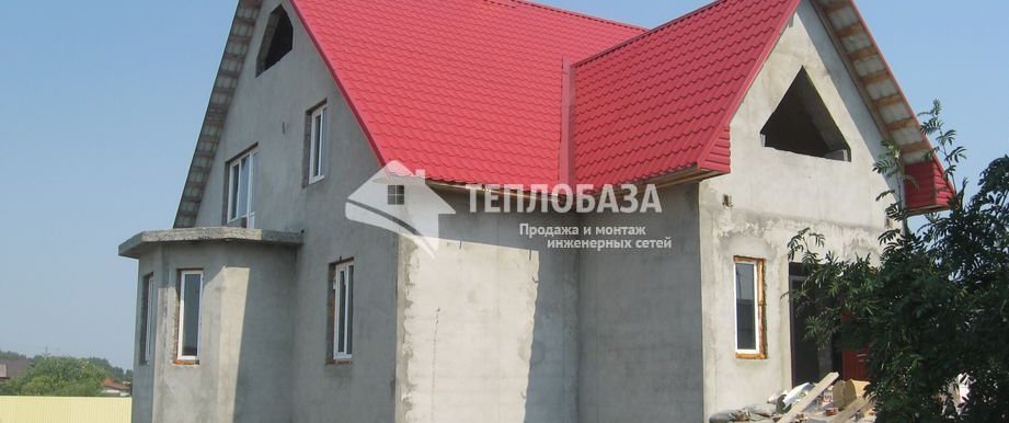 Коттедж с красной крышей гусево